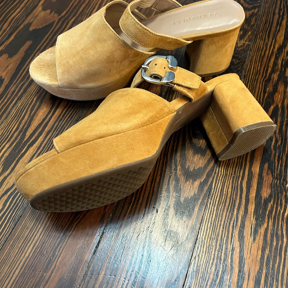 Sz 7.5 Aerosoles platform heel. Tan beige camel brown mustard yellow blonde